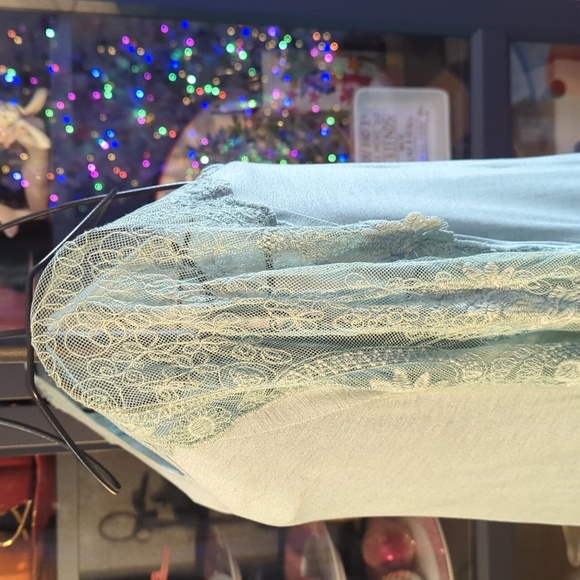 Aqua lace sleeve drapey top - Picture 4 of 5
